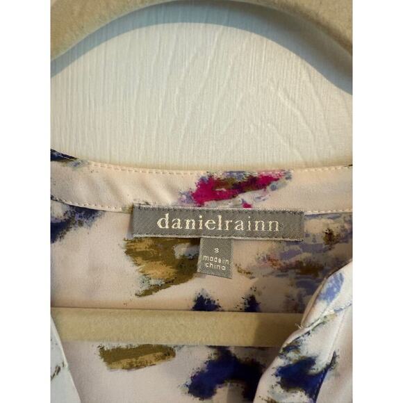 Daniel Rainn Floral V Neck Flowy Hi Low Top size Small - Picture 4 of 10